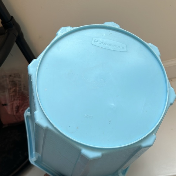 Vtg powder blue octagonal shaped garbage pail bath/office basket weave design - Picture 4 of 5